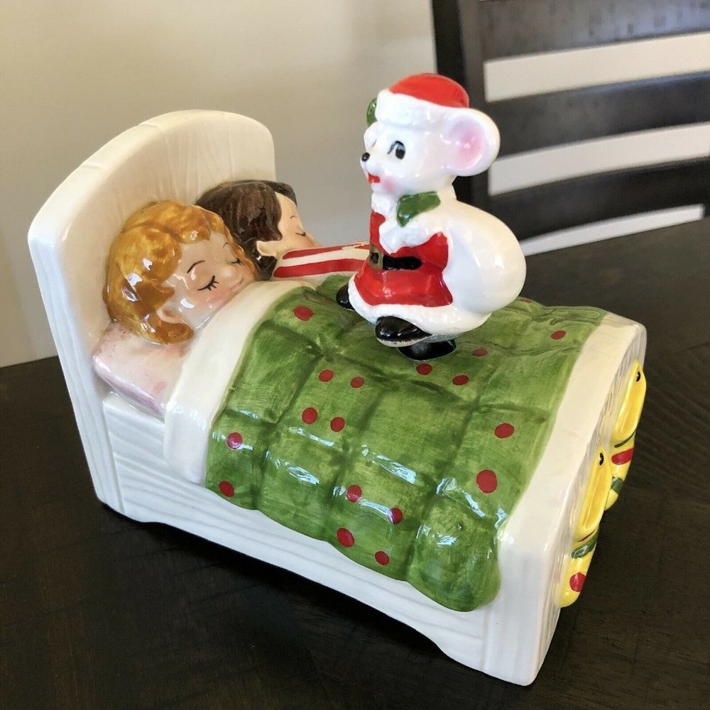 Vtg Japan Christmas MUSIC BOX Sleeping Mouse Bed